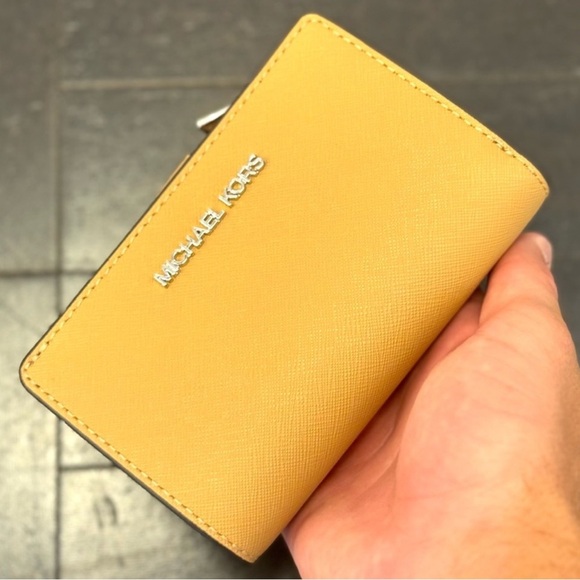Michael Kors Medium Saffiano Leather Wallet Peanut Butter - Picture 1 of 5